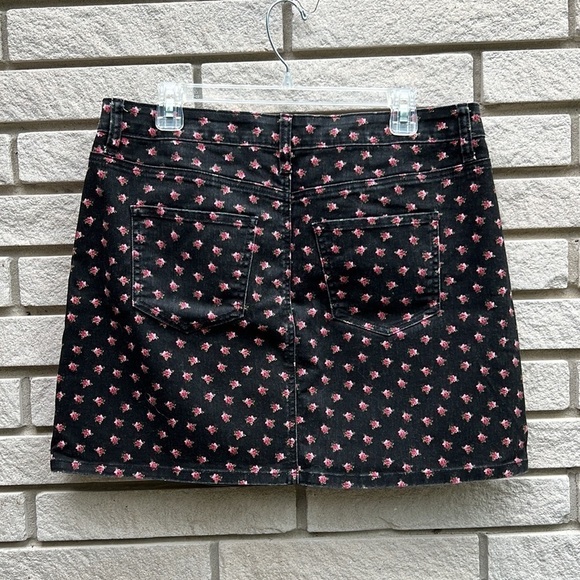 Forever 21 Black Denim Floral Mini Skirt Sz 0X - Picture 4 of 7
